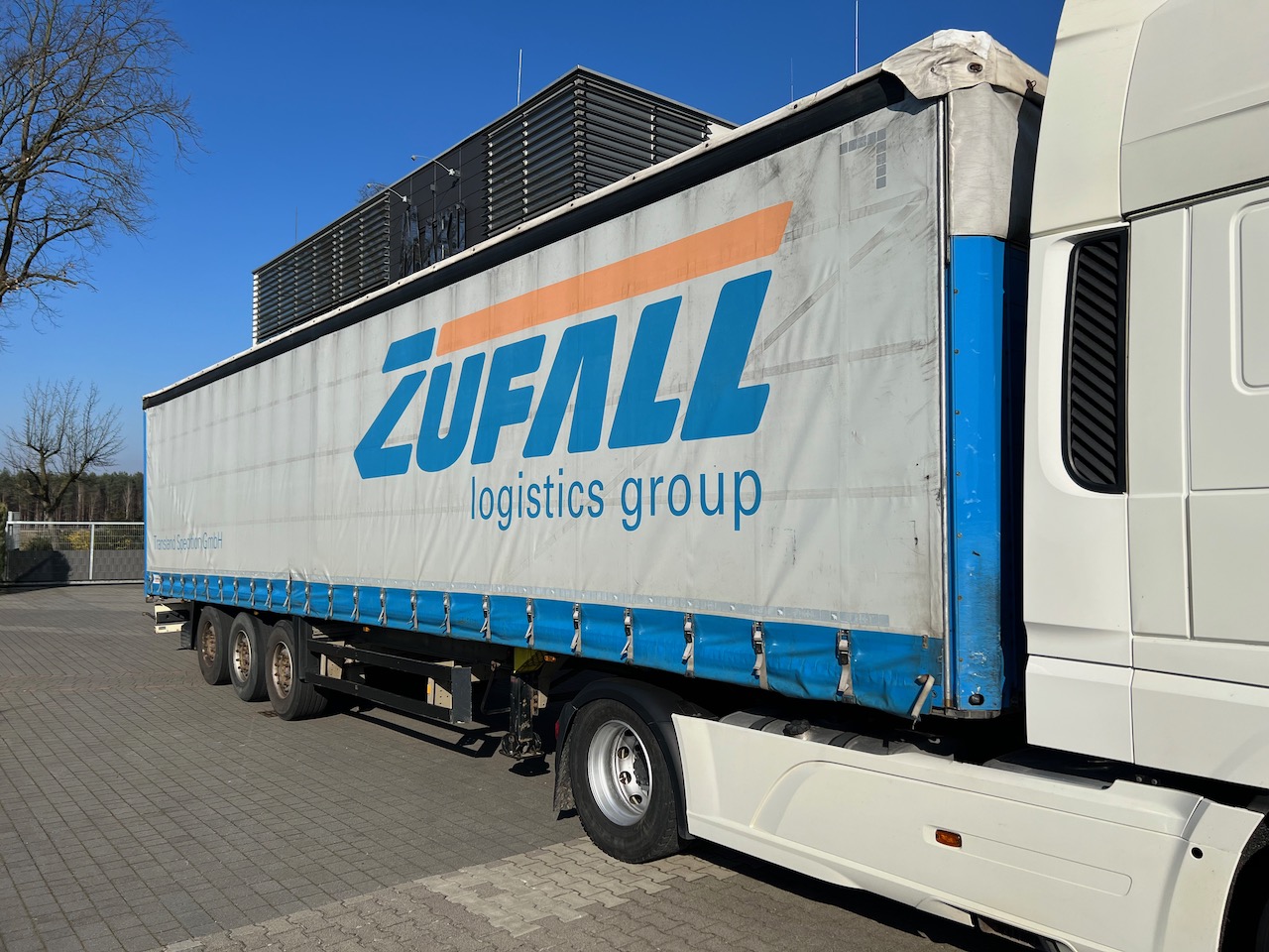 Schmitz Cargobull S01 6750kg Oś Podnoszona (DE)